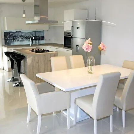 Ferienhaus Fur 6 Personen Und 1 Kind In Vodice, Dalmatien Norddalmatien *