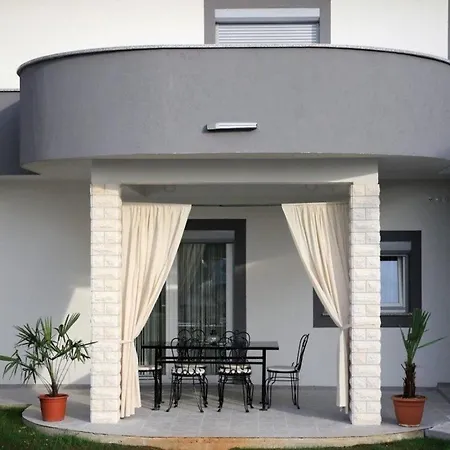 Ferienhaus Fur 6 Personen Und 1 Kind In Vodice, Dalmatien Norddalmatien Holiday home Vodice