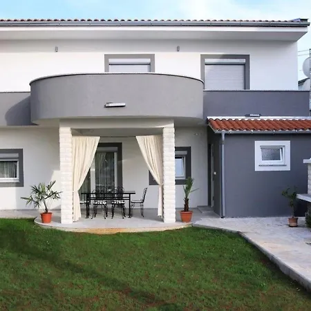 Ferienhaus Fur 6 Personen Und 1 Kind In Vodice, Dalmatien Norddalmatien * Vodice