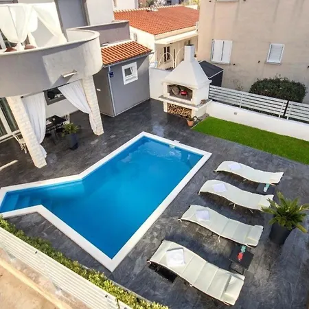 Ferienhaus Fur 6 Personen Und 1 Kind In Vodice, Dalmatien Norddalmatien *