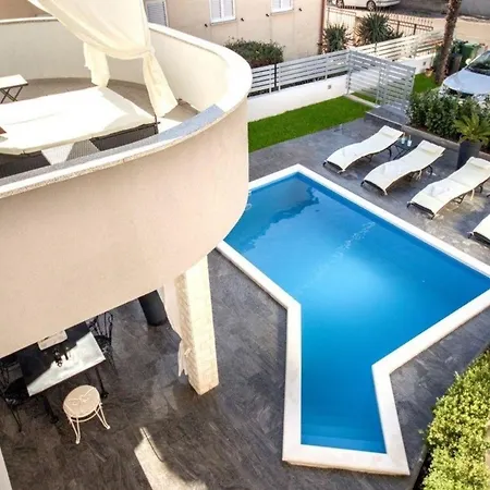 Ferienhaus Fur 6 Personen Und 1 Kind In Vodice, Dalmatien Norddalmatien *